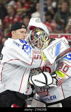 LanxessArena, Köln, Nordrhein-Westfalen, Maximilian Franzreb (Fischtown Pinguins, #56), Kristers Gudlevskis (Fischtown Pinguins, #30), PENNY DEL Stockfoto