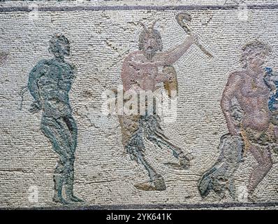 Das Haus des Dionysos Mosaiken, Paphos Archäologische Park, Zypern: Abschnitt des Triumphes des Dionysos, 'Vintage Szenen' Mosaik. Stockfoto