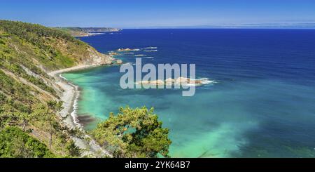 Meereslandschaft von Aussichtspunkt La Atalaya, Kantabrisches Meer, Miradores Küstenpfad, Natura 2000-Netzwerk, Naturschutzgebiet, Muros de Nalon, Principado de AST Stockfoto