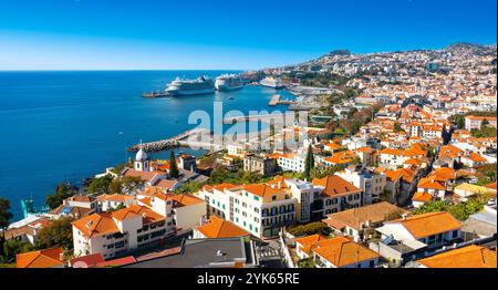 Panoramablick auf die Hauptstadt der Insel Madeira Funchal, Portugal Stockfoto