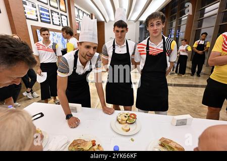 Belek, Türkei. November 2024. Ein Teamgebäude mit Kochaktivität Teil des Trainingslagers, das vom BOIC-COIB Belgischen Olympischen Komitee in Belek, Türkei, am Sonntag, den 17. November 2024 organisiert wurde. Das Lager findet vom 11. Bis 25. November statt. BELGA PHOTO ERIC LALMAND Credit: Belga News Agency/Alamy Live News Stockfoto