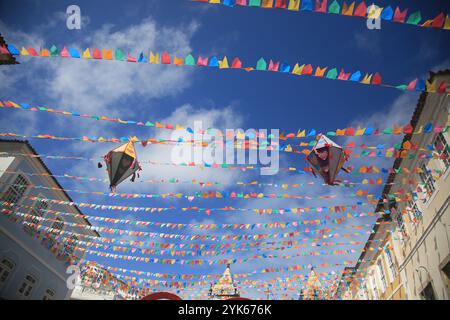 salvador, bahia, brasilien - 24. juni 2022: Dekoration des Pelourinho für die Feierlichkeiten von Sao Joao in der Stadt Salvador. Stockfoto