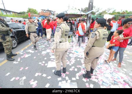 camacari bahia, brasilien - 27. oktober 2024: Operation der Militärpolizei von Bahia während der Wahlen in der Stadt Camacari. Stockfoto