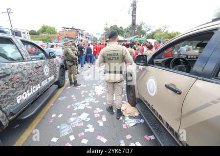 camacari bahia, brasilien - 27. oktober 2024: Operation der Militärpolizei von Bahia während der Wahlen in der Stadt Camacari. Stockfoto