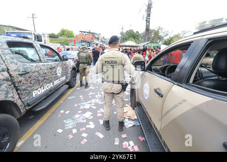 camacari bahia, brasilien - 27. oktober 2024: Operation der Militärpolizei von Bahia während der Wahlen in der Stadt Camacari. Stockfoto