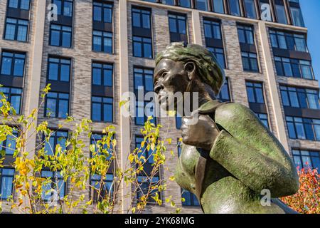 New York, New York, USA - 11. November 2024: Das Harriet Tubman Memorial oder Swing Low der Künstlerin Alison Saar in Harlem. Stockfoto