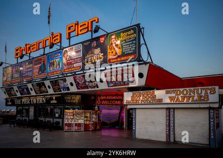 Britannia Pier Great Yarmouth Tourism - Great Yarmouth Britannia Pier wurde ursprünglich in1858 erbaut, aber 1899 abgerissen und wieder aufgebaut, Wiedereröffnung 1902. Stockfoto