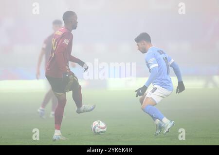 Budapest, Ungarn. November 2024. Dodi Lukebakio (Belgien) im Kampf gegen Manor Solomon (Israel) am 6. Spieltag der UEFA Nations League in der Bozsnik Arena in Budapest (Ungarn) am 17. November 2024. Foto: Matija Habljak/PIXSELL Credit: Pixsell/Alamy Live News Stockfoto