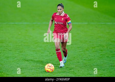 Goodison Park, Liverpool, Großbritannien. Sonntag, 17. November 2024, Barclays Women’s Super League: Everton FC Women vs Liverpool FC Women im Goodison Park. Liverpool Defender Taylor Hinds 12 dribbelt den Ball. James Giblin/Alamy Live News. Stockfoto