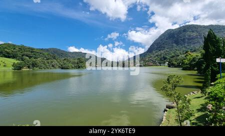 Ein atemberaubender Blick auf Granja Comary in Teresópolis, Brasilien, Heimat des Trainingszentrums der brasilianischen Fußballnationalmannschaft. Stockfoto