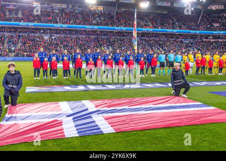 Oslo, Norwegen 17. November 2024 Norwegens Nationalhymne beim Fußball-Spiel der Gruppe B der UEFA Nations League zwischen Norwegen und Kasachstan im Ullevaal-Stadion in Oslo, Norwegen Stockfoto