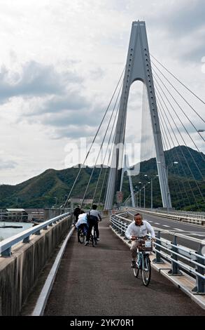 Shimanami-Kaido-Ikuchi-Brücke eine 70 km lange Radroute in Japan, die Onomichi, Präfektur Hiroshima, mit Imabari, Präfektur Ehime, Japan verbindet. Stockfoto