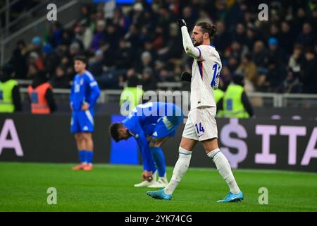 Adrien Rabiot (Olympique de Marseille) aus Frankreich feiert, nachdem er sein drittes Tor beim Fußballspiel der UEFA Nations League zwischen Italien und Frankreich am 17. November 2024 im San Siro Stadion in Mailand erzielt hat Stockfoto