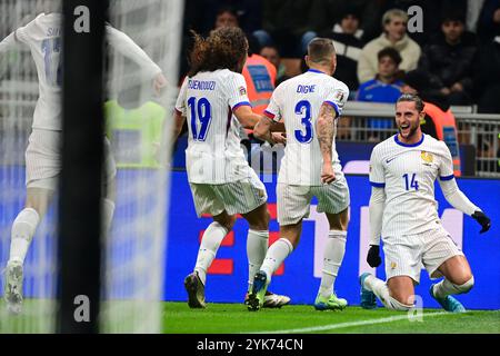 Adrien Rabiot (Olympique de Marseille) aus Frankreich feiert, nachdem er sein drittes Tor beim Fußballspiel der UEFA Nations League zwischen Italien und Frankreich am 17. November 2024 im San Siro Stadion in Mailand erzielt hat Stockfoto