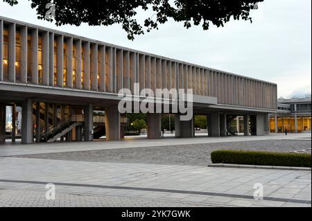 Das Hiroshima Peace Memorial Museum wurde 1955 vom Architekten Tange Kenzo im Hiroshima Peace Park in Japan entworfen Stockfoto