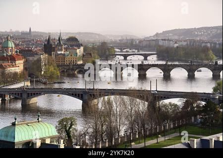 Prag überquert die Moldau vom Letna Park. Prag, Tschechische Republik Stockfoto