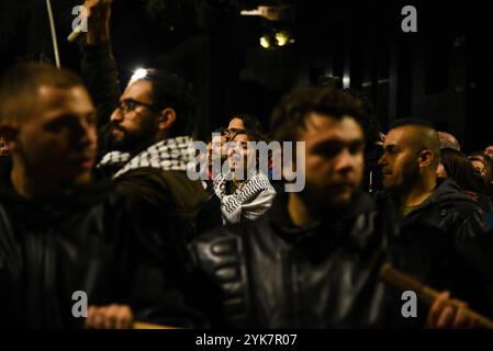Athen, Griechenland. November 2024. Athen, Griechenland, 17. November 2024. Tausende von Menschen marschieren während der Kundgebung zum 51. Jahrestag des Studentenaufstandes 1973 gegen die Militärdiktatur, die Griechenland regierte, am 17. November 2024 in Athen, Griechenland. (Foto: Kostas Galanis/SIPA USA) Credit: SIPA USA/Alamy Live News Stockfoto