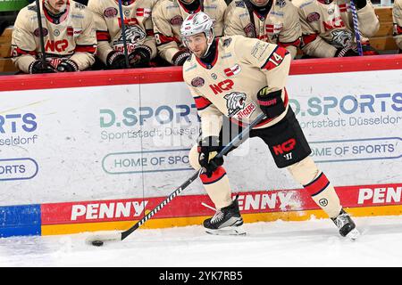 Eishockey DEL 24/25 - 17. Spieltag: Düsseldorfer EG vs Nürnberg Ice Tigers am 17.11.2024 im PSD Bank Dome in Düsseldorf Nürnbergs Cole Maier (Nr.14) Foto: Osnapix Stockfoto