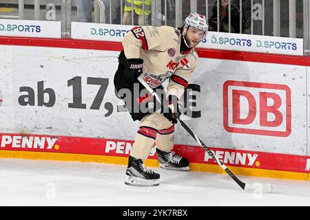 Eishockey DEL 24/25 - 17. Spieltag: Düsseldorfer EG vs Nürnberg Ice Tigers am 17.11.2024 im PSD Bank Dome in Düsseldorf Nürnbergs Hayden Shaw ( Nr.82) Foto: Osnapix Stockfoto