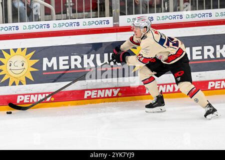 Eishockey DEL 24/25 - 17. Spieltag: Düsseldorfer EG vs Nürnberg Ice Tigers am 17.11.2024 im PSD Bank Dome in Düsseldorf Nürnbergs Markus Weber ( Nr.24) Foto: Osnapix Stockfoto