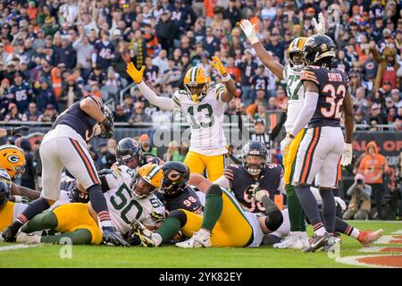 Chicago, Usa. November 2024. Green Bay Packers Quarterback Jordan Love (10) erzielte am Sonntag, den 17. November 2024, einen Touchdown gegen die Chicago Bears im Soldier Field in Chicago. Foto: Mark Black/UPI Credit: UPI/Alamy Live News Stockfoto