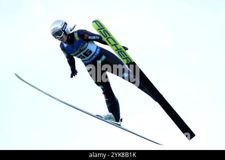 Hinterzarten, Deutschland. November 2024. Svenja Würth (Deutschland) beim DSV-Jugendcup/Deutschlandpokal Skisprung Hinterzarten 2024 Credit: dpa/Alamy Live News Stockfoto