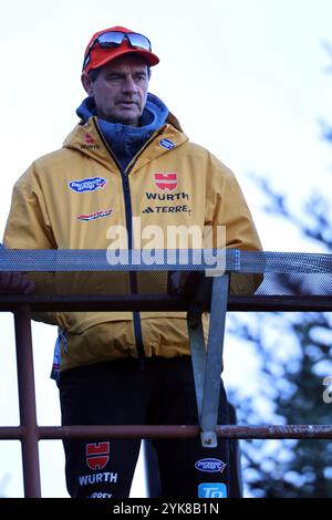 Hinterzarten, Deutschland. November 2024. Bundestrainer Stefan Horngacher (Skispringen) beim DSV-Jugendcup/Deutschlandpokal Skisprung Hinterzarten 2024 Credit: dpa/Alamy Live News Stockfoto