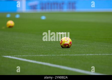 Birmingham, Großbritannien. November 2024. Bälle vor den Aufwärmübungen an Ort und Stelle. Aston Villa V Crystal Palace, WSL, Villa Park, Birmingham. (Sean Walsh/SPP) Credit: SPP Sport Press Photo. /Alamy Live News Stockfoto