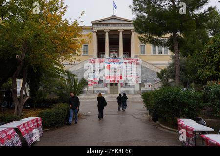 Athen, Athen, Griechenland. November 2024. Der Hauptkorridor der Polytechnischen Schule. (Kreditbild: © Giorgos Arapekos/ZUMA Press Wire) NUR REDAKTIONELLE VERWENDUNG! Nicht für kommerzielle ZWECKE! Stockfoto