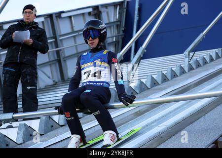 Hinterzarten, Deutschland. November 2024. Lasse Deimel (SC Hinterzarten) beim DSV-Jugendcup/Deutschlandpokal Skisprung Hinterzarten 2024 Credit: dpa/Alamy Live News Stockfoto