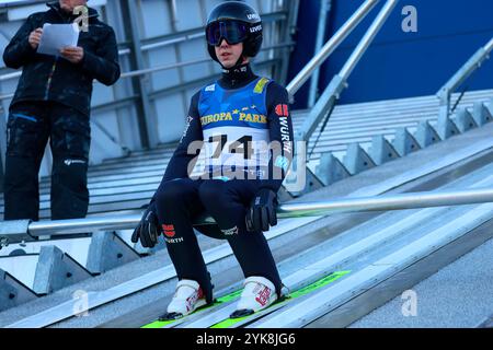 Hinterzarten, Deutschland. November 2024. Lasse Deimel (SC Hinterzarten) beim DSV-Jugendcup/Deutschlandpokal Skisprung Hinterzarten 2024 Credit: dpa/Alamy Live News Stockfoto