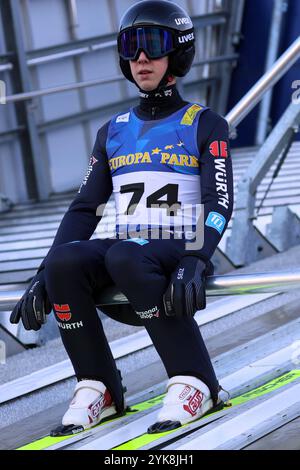 Hinterzarten, Deutschland. November 2024. Lasse Deimel (SC Hinterzarten) beim DSV-Jugendcup/Deutschlandpokal Skisprung Hinterzarten 2024 Credit: dpa/Alamy Live News Stockfoto