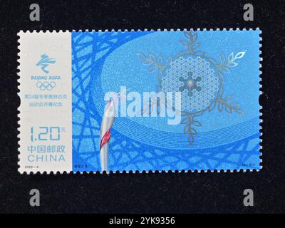 CHINA - UM 2022: Eine in China gedruckte Marke zeigt 2022-4 in Gedenken an die Eröffnungsfeier der XXIV. Olympischen Winterspiele, um 2022. Stockfoto