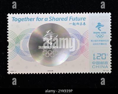 CHINA - CA. 2022: Eine in China gedruckte Briefmarke zeigt 2022-4 in Gedenken an die Eröffnungszeremonie der XXIV Olympischen Winterspiele, Spiel ca. 2022 Stockfoto