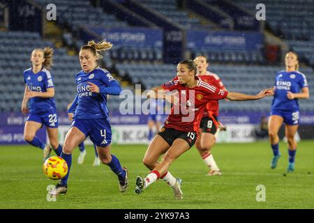 Leicester, Großbritannien. November 2024. Leicester, England, 16. November 2024: Celin Bizet (15 Manchester United) macht einen Schuss während des Spiels der Barclays Womens Super League zwischen Leicester City und Manchester United im King Power Stadium in Leicester, England (Natalie Mincher/SPP) Credit: SPP Sport Press Photo. /Alamy Live News Stockfoto