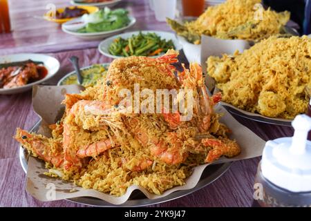 Knusprige, frittierte Meeresfrüchte mit Mehlteig Stockfoto