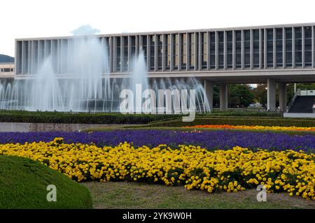 Das Hiroshima Peace Memorial Museum wurde 1955 vom Architekten Tange Kenzo im Hiroshima Peace Park in Japan entworfen Stockfoto