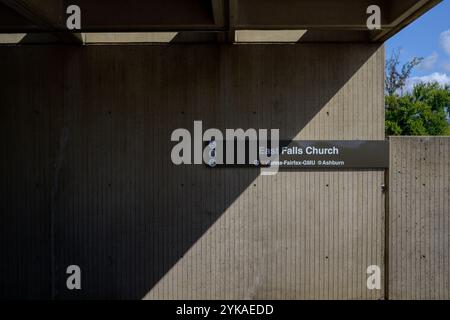 Bahnsteig, U-Bahn-Station East Falls Church, Arlington, Virginia. Stockfoto