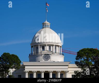 Montgomery, Alabama, USA. November 2024. Die Kuppel des Alabama State Capitol in Montgomery, Alabama, am 17. November 2024. Das Gebäude, das im National Register of Historic Places steht, wurde 1851 eröffnet und diente zeitweise als erste Hauptstadt der Konföderierten Staaten von Amerika. (Kreditbild: © Scott Coleman/ZUMA Press Wire) NUR REDAKTIONELLE VERWENDUNG! Nicht für kommerzielle ZWECKE! Stockfoto