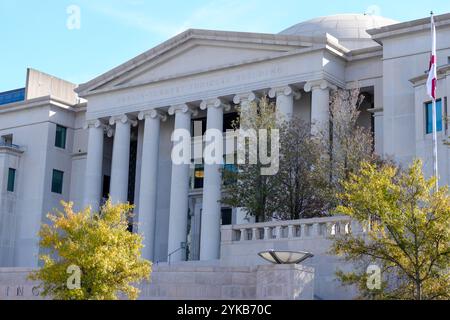 Montgomery, Alabama, USA. November 2024. Das Heflin-Torbert Judicial Building in Montgomery, Alabama, wurde am 17. November 2024 besichtigt. Das Gebäude beherbergt den Supreme Court of Alabama, den Alabama Court of Civil Appeals und den Alabama Court of Criminal Appeals. (Kreditbild: © Scott Coleman/ZUMA Press Wire) NUR REDAKTIONELLE VERWENDUNG! Nicht für kommerzielle ZWECKE! Stockfoto