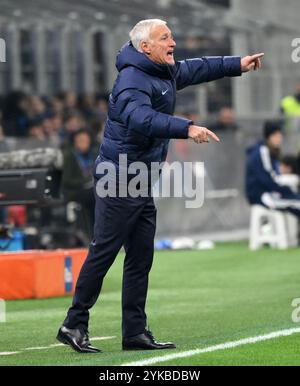 Mailand, Italien. November 2024. Didier Deschamps, Cheftrainer von Frankreich, Gesten während der UEFA Nations League 2024/25 League, Einem Gruppenspiel zwischen Italien und Frankreich in Mailand, Italien, 17. November 2024. Quelle: Alberto Lingria/Xinhua/Alamy Live News Stockfoto