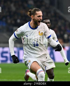 Mailand, Italien. November 2024. Adrien Rabiot aus Frankreich feiert sein Tor während der UEFA Nations League 2024/25, Einem Gruppenspiel zwischen Italien und Frankreich, am 17. November 2024 in Mailand. Quelle: Alberto Lingria/Xinhua/Alamy Live News Stockfoto