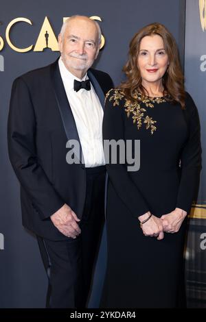 Los Angeles, USA. November 2024. Michael G. Wilson und Barbara Broccoli nehmen am 17. November 2024 an den 15. Annual Governors Awards im Ovation Hollywood in Los Angeles Teil. Sie werden bei der Zeremonie mit dem Irving G. Thalberg Memorial Award ausgezeichnet, der einem kreativen Produzenten verliehen wird, dessen Werk eine gleichbleibend hohe Qualität der Filmproduktion widerspiegelt. (Foto: Elyse Jankowski/SIPA USA) Credit: SIPA USA/Alamy Live News Stockfoto