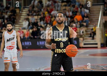 Monaco, Monaco. November 2024. Monaco Spieler #8 Jordan Loyd wird am 17. November 2024 während der französischen Meisterschaft der Betclic Elite zwischen AS Monaco und Le Mans in der Salle Gaston Medecin in Monaco gesehen. Foto: Laurent Coust/ABACAPRESS. COM Credit: Abaca Press/Alamy Live News Stockfoto