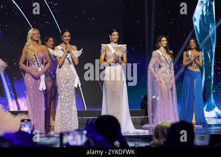 Mexiko-Stadt, Mexiko. November 2024. (L-R) Miss Denmark Victoria Kjaer Theilvig, Miss Thailand Opal Suchata, Miss Venezuela Ileana Marquez, Miss Argentina Magali Benejam und Miss Puerto Rico Jennifer Colin nehmen am 16. November 2024 an der 73. Miss Universe Pageant-Wettbewerbsshow in der Mexico City Arena in Mexiko-Stadt Teil. (Foto: Yamak Perea/ Eyepix Group) (Foto: Eyepix/NurPhoto) Credit: NurPhoto SRL/Alamy Live News Stockfoto