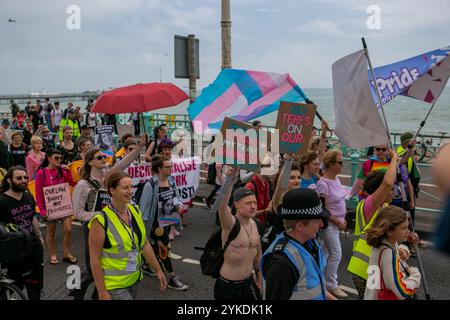 Brighton, Großbritannien, 20. Juli 2019. Hunderte von Menschen marschierten entlang der Küste zum Brunswick Square, zum 7. Jährlichen Brighton Trans Pride. Die Feierlichkeiten fanden nach dem marsch statt Stockfoto