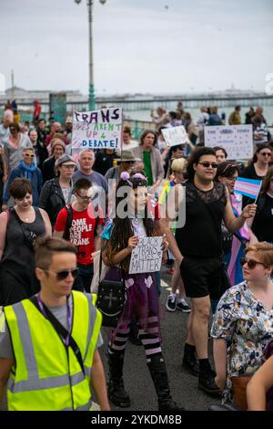 Brighton, Großbritannien, 20. Juli 2019. Hunderte von Menschen marschierten entlang der Küste zum Brunswick Square, zum 7. Jährlichen Brighton Trans Pride. Die Feierlichkeiten fanden nach dem marsch statt Stockfoto