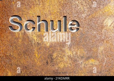 Das Foto zeigt die Inschrift in der Deutschen Schule neben dem Eingang zur Schule in Kreuzlingen Stockfoto
