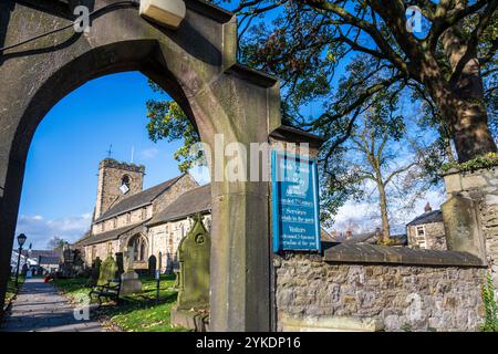 Die Pfarrkirche St. Mary's and All Saints wurde im 7. Jahrhundert in Whalley im Ribble Valley Lancashire gegründet Stockfoto