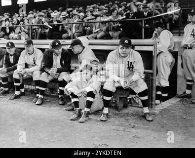 Babe Comes Home (First National, 1927) Publicity-Foto in einer Szene mit der Baseballlegende Babe Ruth mit seinem Team Stockfoto